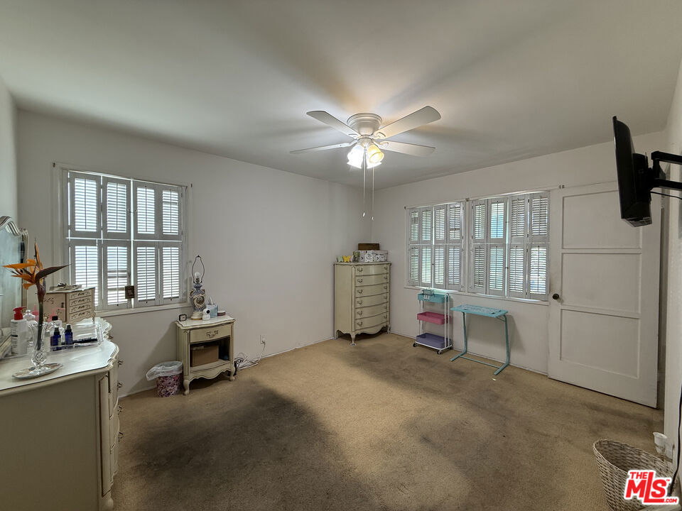 3810 S Dunsmuir Avenue Property Photo 11