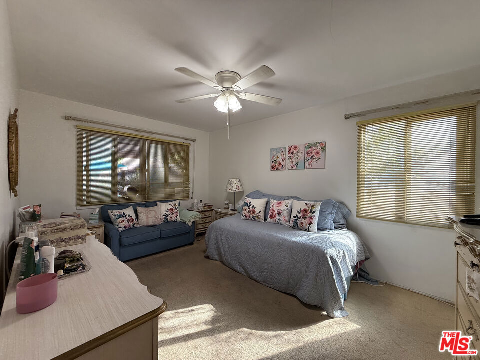 3810 S Dunsmuir Avenue Property Photo 13