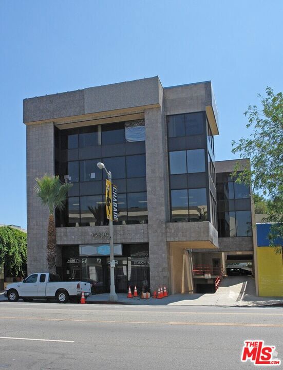 14930 Ventura Boulevard 340 Property Photo 4