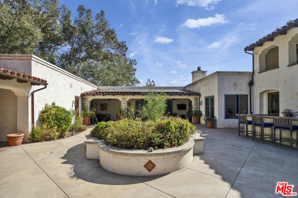 1487 Meadowcrest Circle Property Photo 6