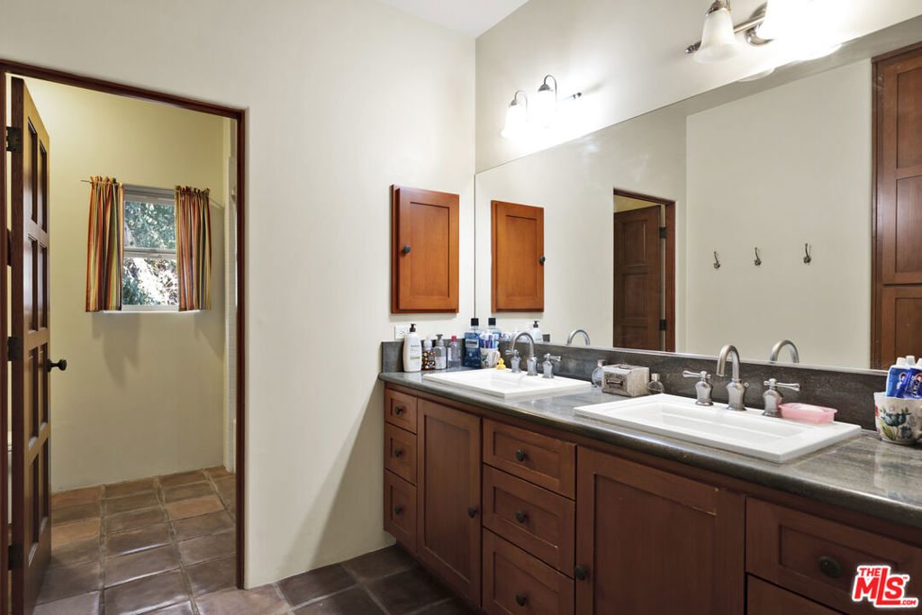 1487 Meadowcrest Circle Property Photo 31