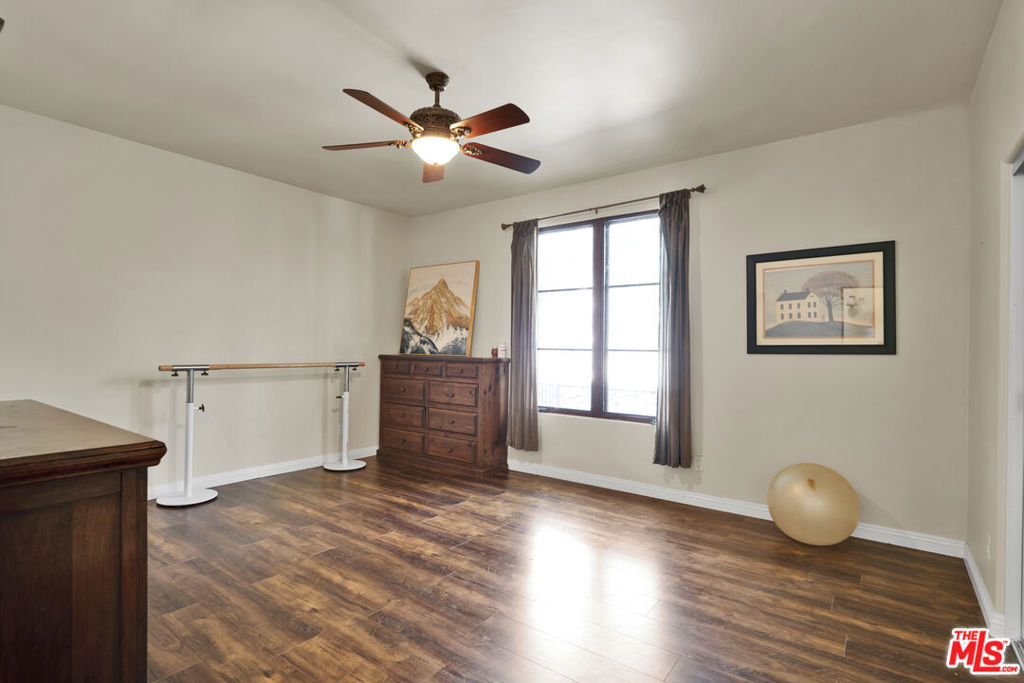 1487 Meadowcrest Circle Property Photo 32