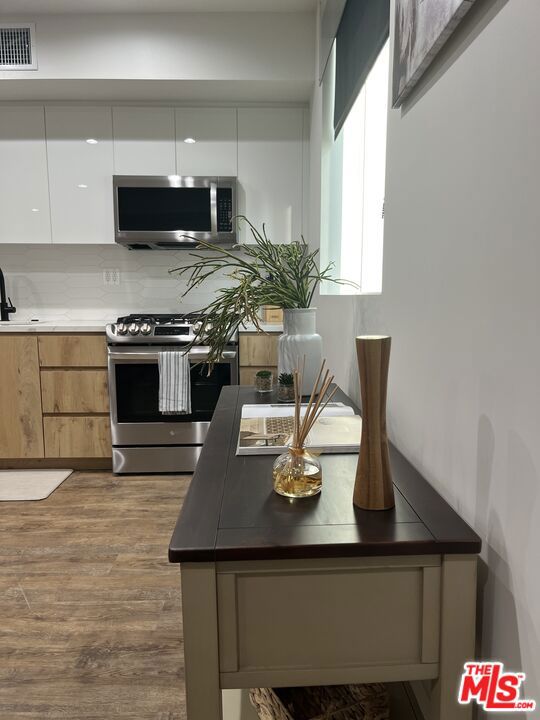 124 S Croft Avenue 101 Property Photo 8