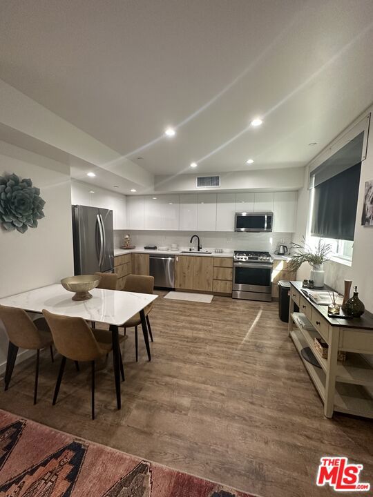 124 S Croft Avenue 101 Property Photo 20