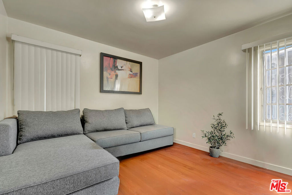 4034 Abourne Road B Property Photo 9