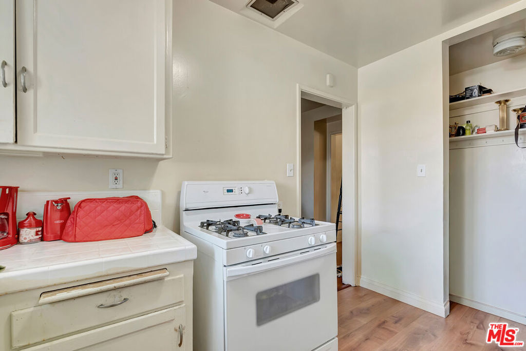 4034 Abourne Road B Property Photo 11
