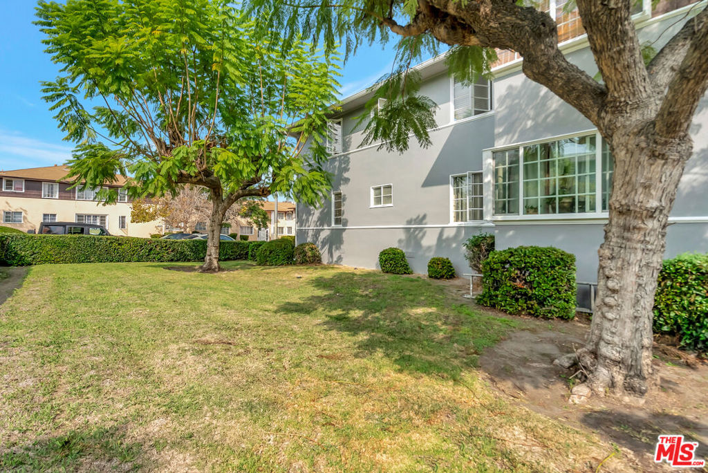 4034 Abourne Road B Property Photo 16