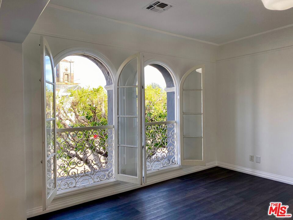 619 S La Brea Avenue 2nd Floor Property Photo 6