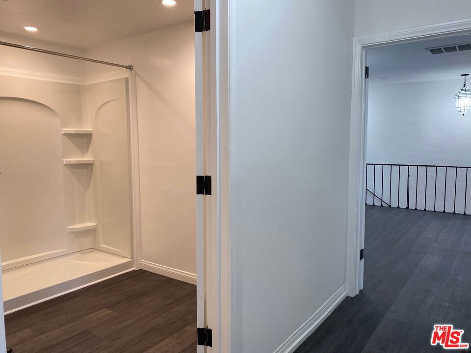619 S La Brea Avenue 2nd Floor Property Photo 16