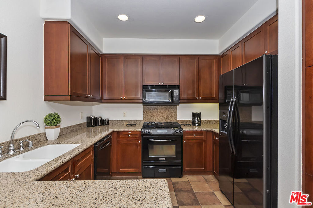 48613 Classic Drive Property Photo 8