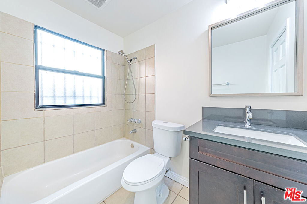 1152 S Bronson Avenue Property Photo 8