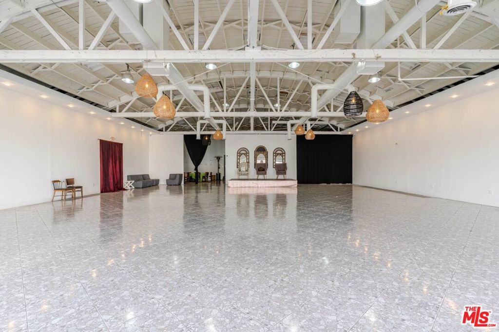 6140 W Pico Boulevard Property Photo 3