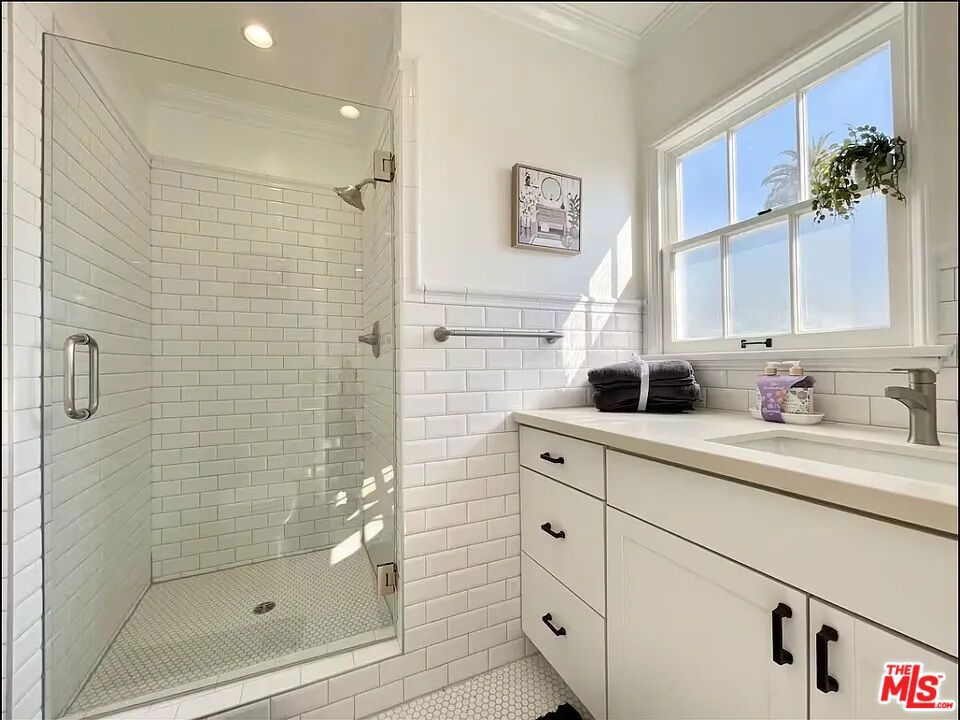 429 Ocean Ave 12 Property Photo 2
