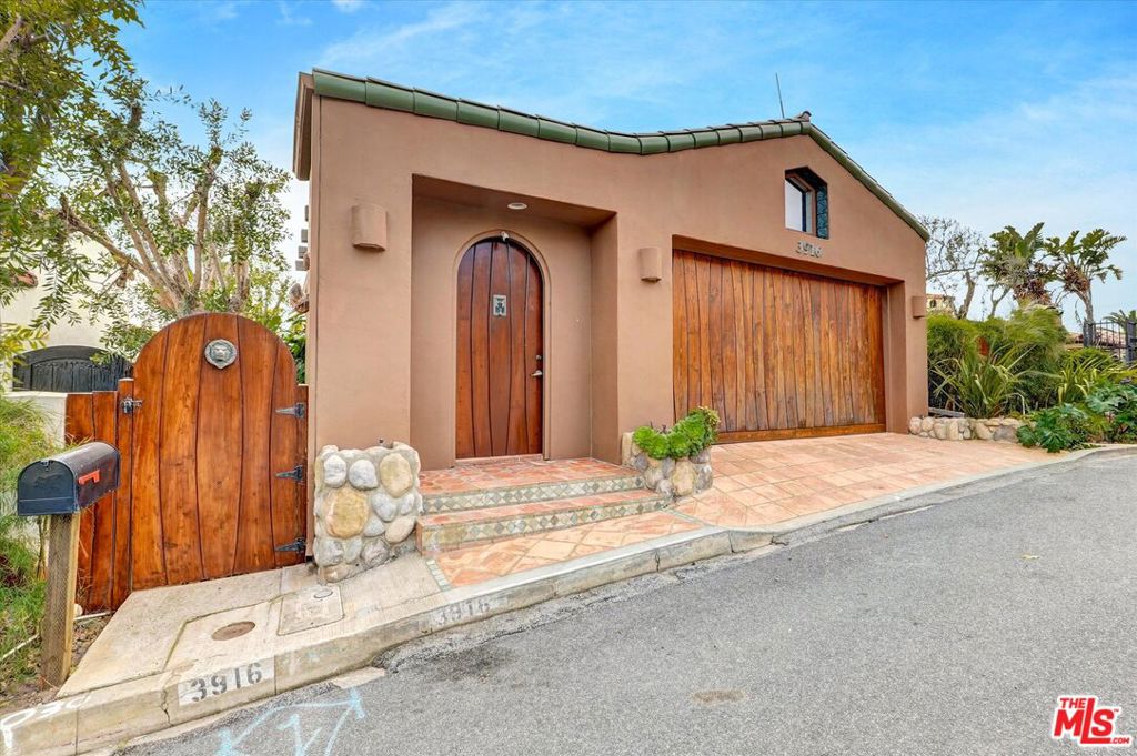 3916 Rambla Orienta Property Photo 4