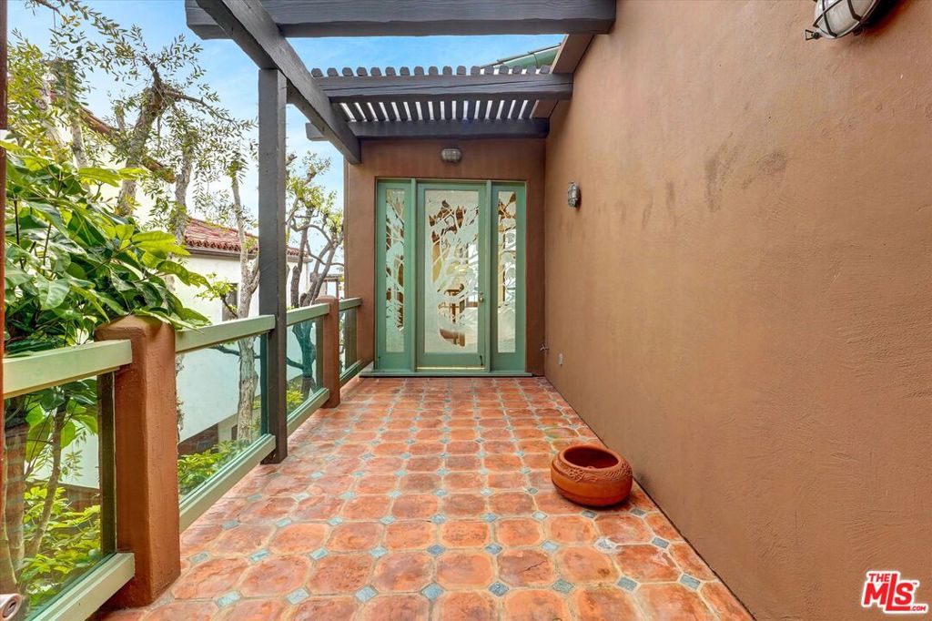 3916 Rambla Orienta Property Photo 5