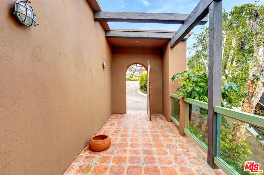 3916 Rambla Orienta Property Photo 7