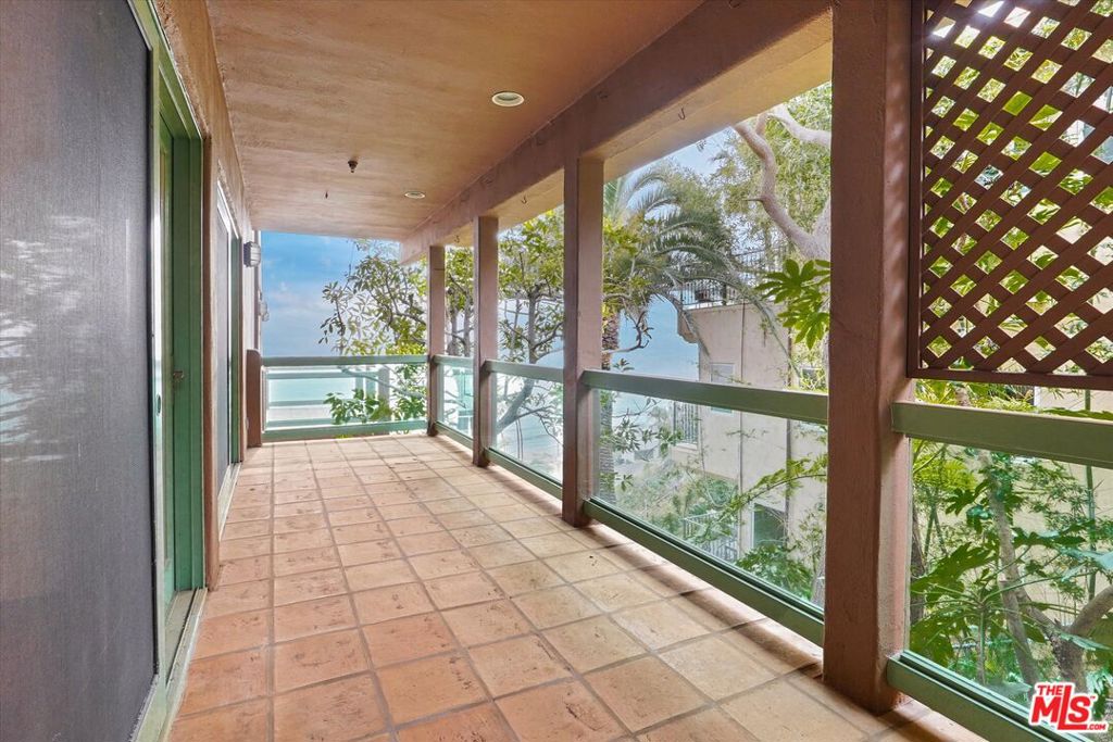 3916 Rambla Orienta Property Photo 25