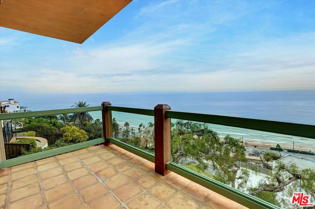 3916 Rambla Orienta Property Photo 40