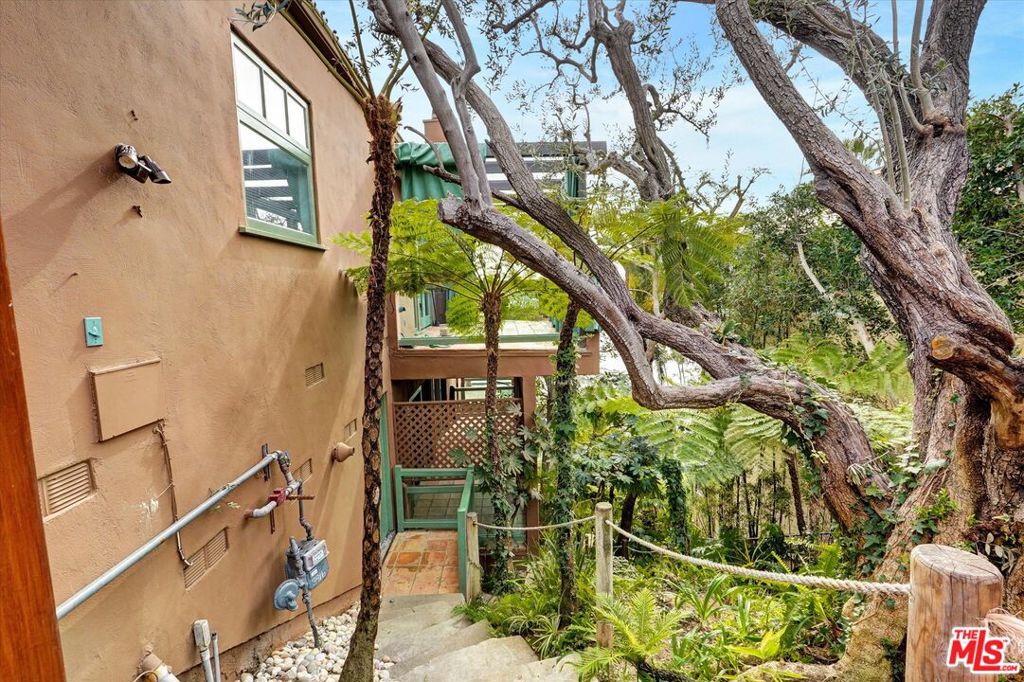 3916 Rambla Orienta Property Photo 42
