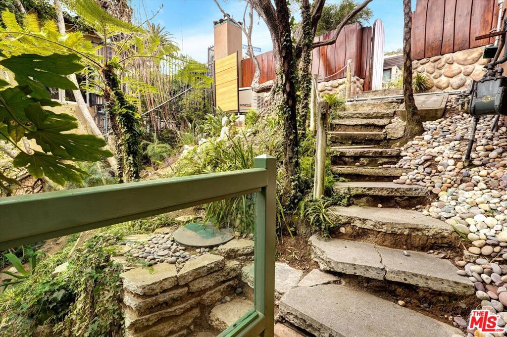 3916 Rambla Orienta Property Photo 43