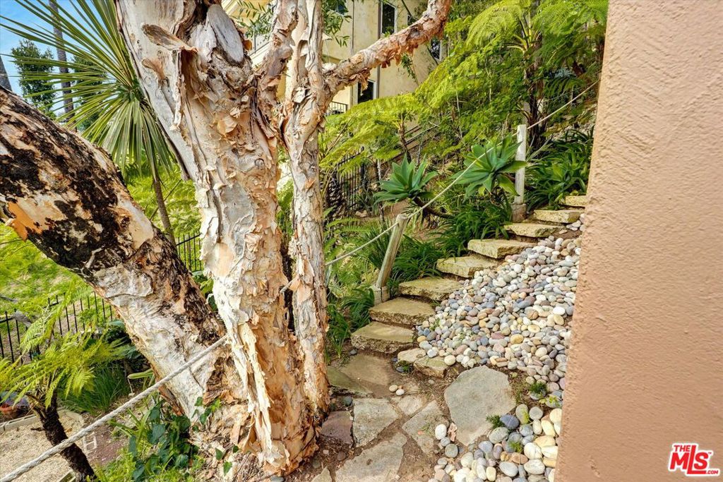 3916 Rambla Orienta Property Photo 47