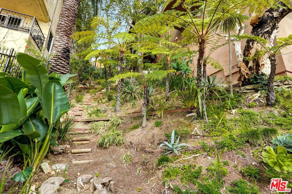 3916 Rambla Orienta Property Photo 48