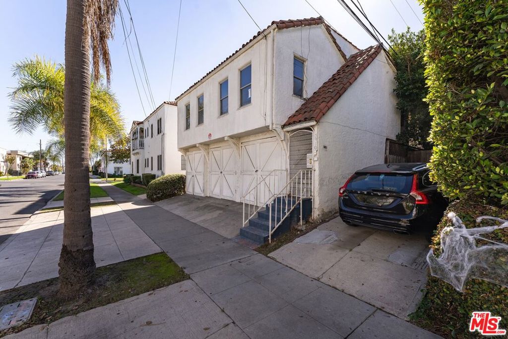 1601 S Hayworth Avenue Property Photo 6