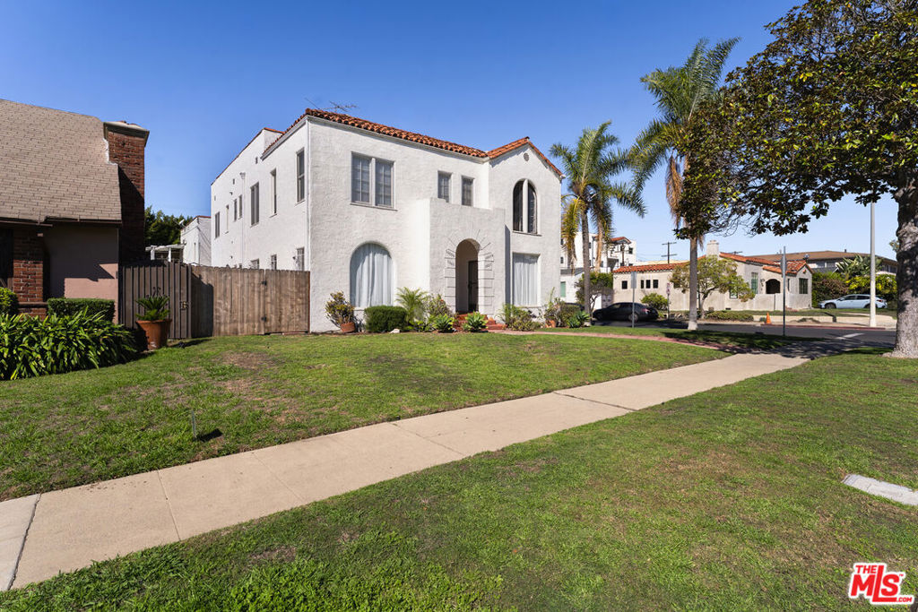 1601 S Hayworth Avenue Property Photo 10