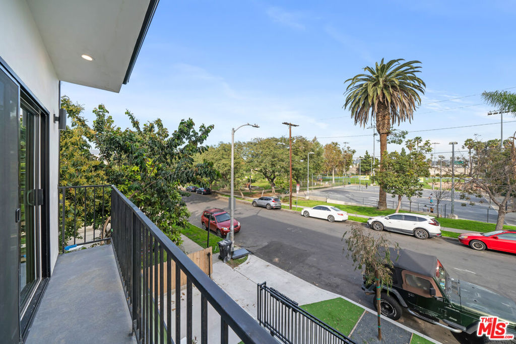 913 N Hobart Boulevard Property Photo 10