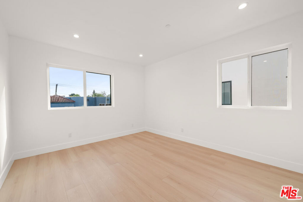 913 N Hobart Boulevard Property Photo 15
