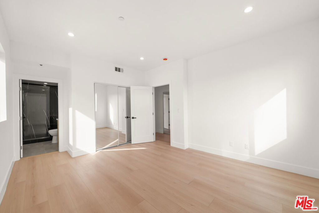 913 N Hobart Boulevard Property Photo 16