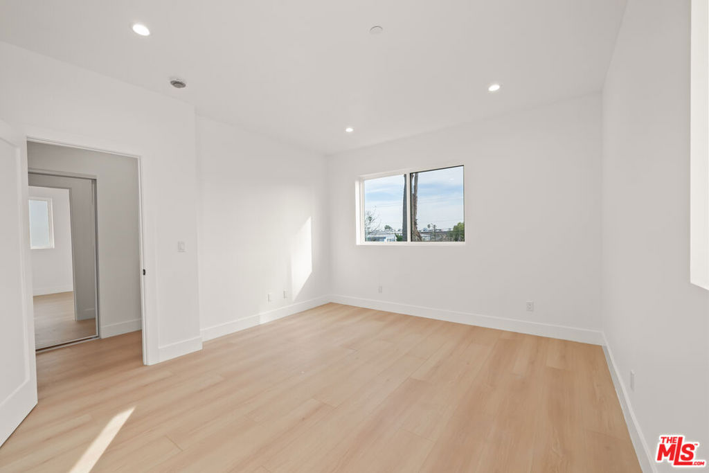 913 N Hobart Boulevard Property Photo 18