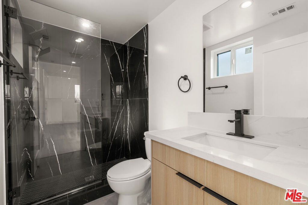 913 N Hobart Boulevard Property Photo 19