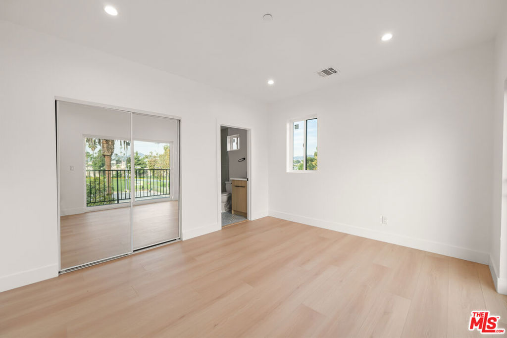 913 N Hobart Boulevard Property Photo 20