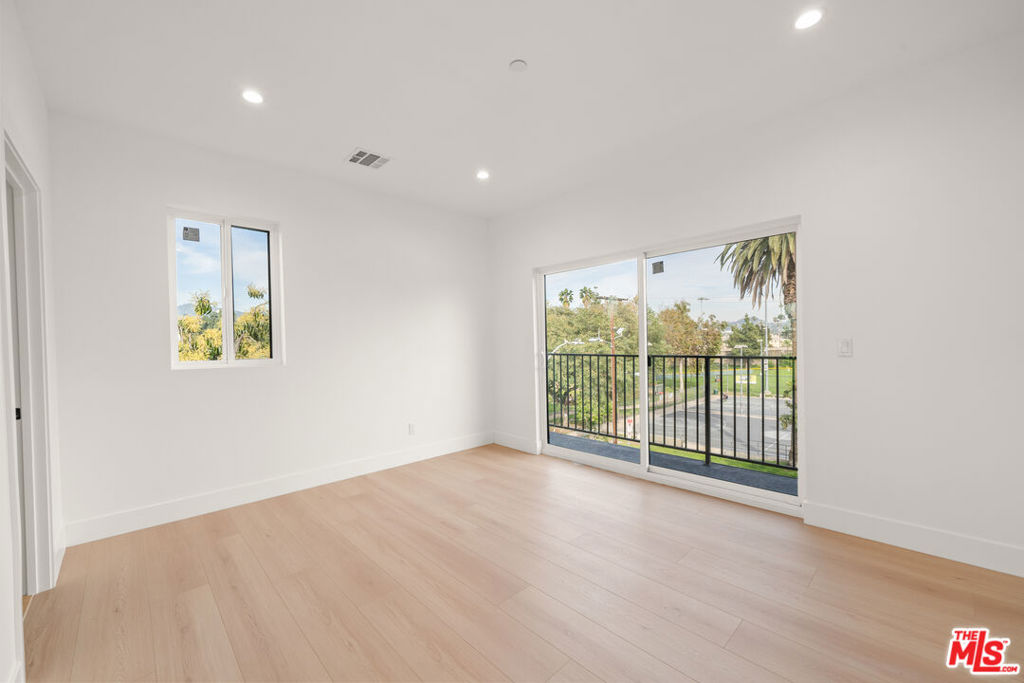 913 N Hobart Boulevard Property Photo 21