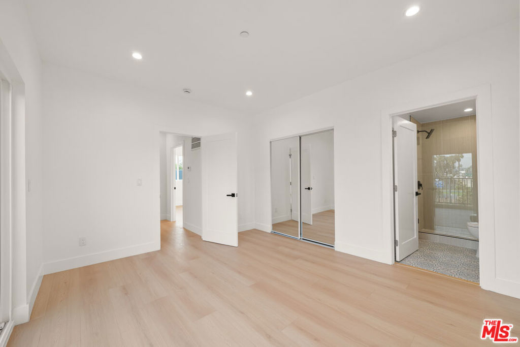 913 N Hobart Boulevard Property Photo 23