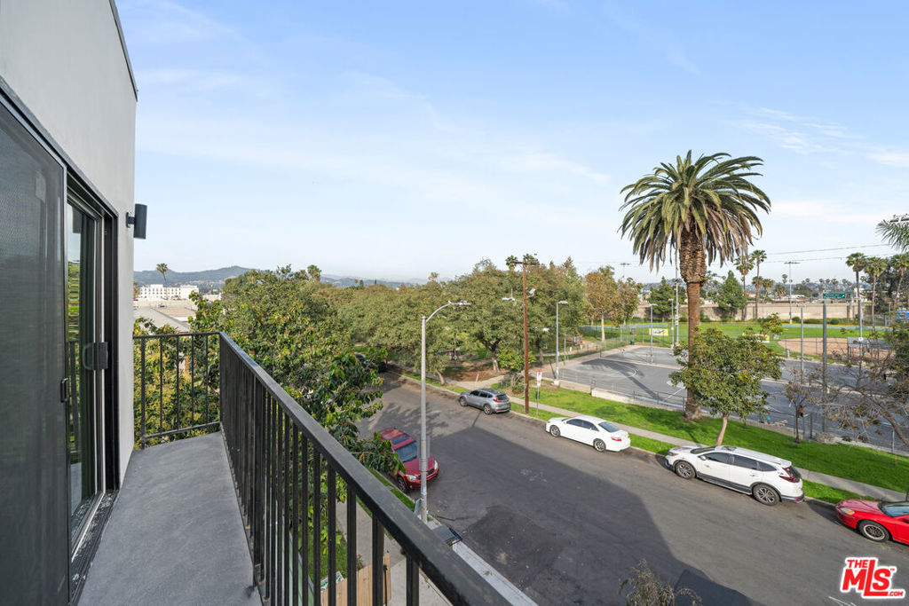 913 N Hobart Boulevard Property Photo 25