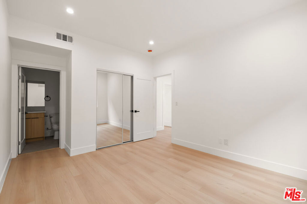 913 N Hobart Boulevard Property Photo 28