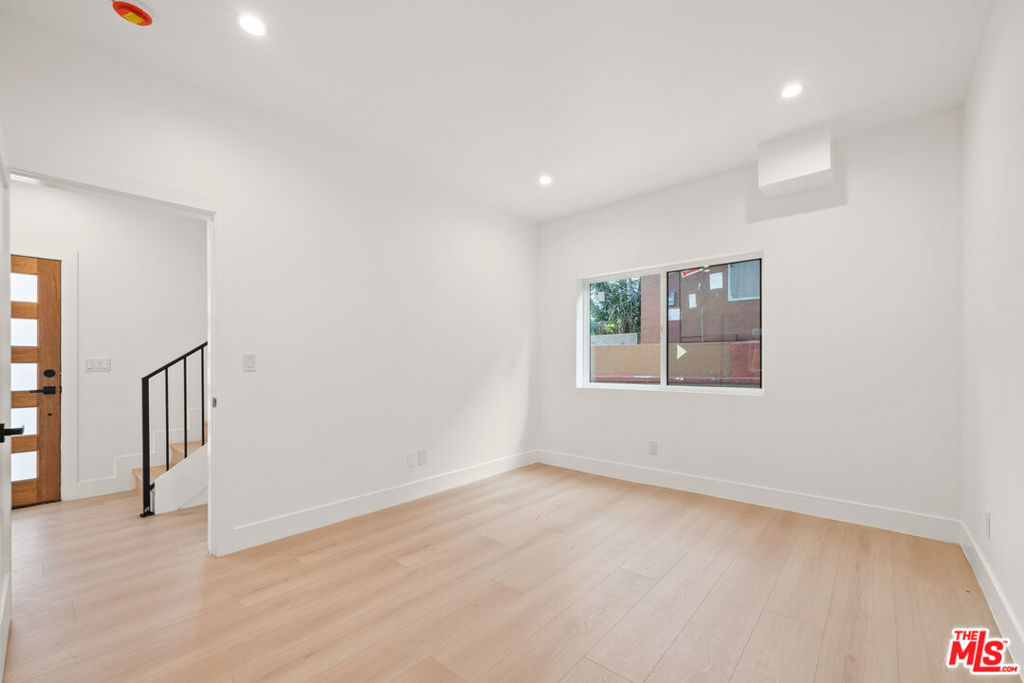913 N Hobart Boulevard Property Photo 29