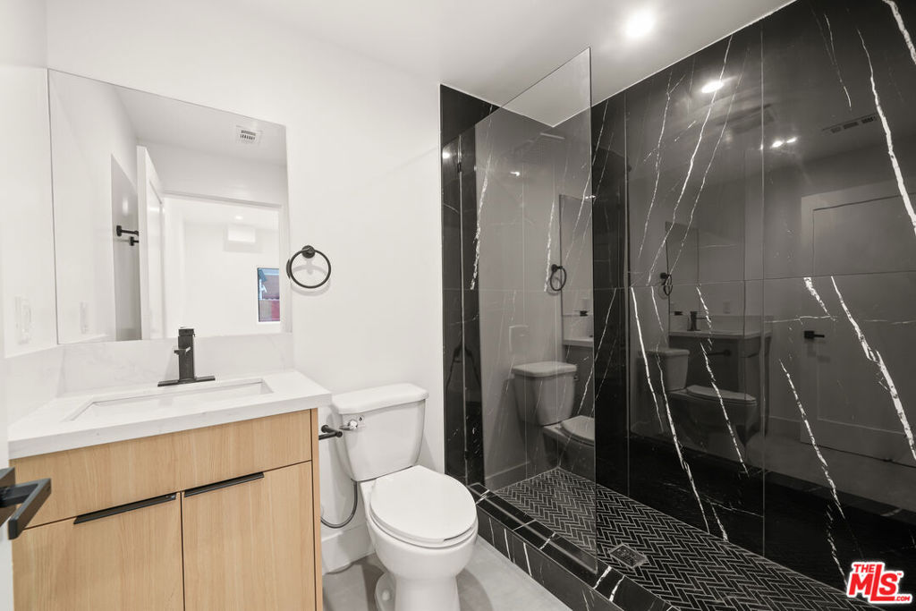 913 N Hobart Boulevard Property Photo 31