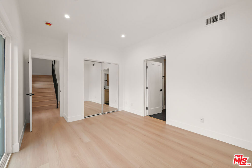 913 N Hobart Boulevard Property Photo 34