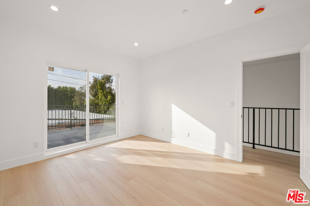 913 N Hobart Boulevard Property Photo 56