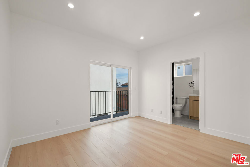 913 N Hobart Boulevard Property Photo 61
