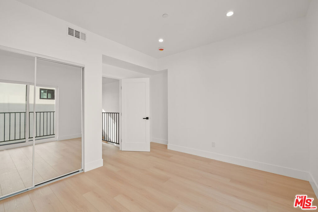 913 N Hobart Boulevard Property Photo 63