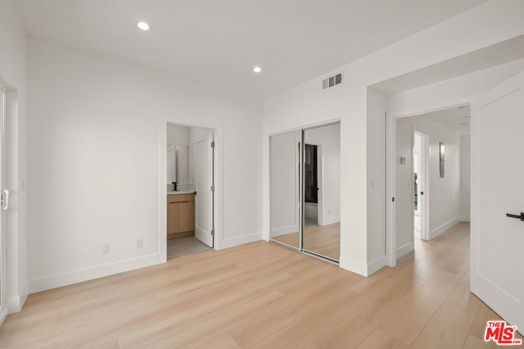 913 N Hobart Boulevard Property Photo 64
