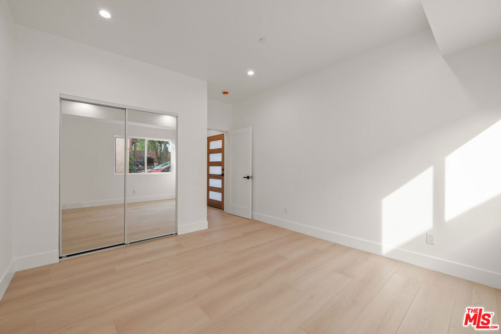 913 N Hobart Boulevard Property Photo 69