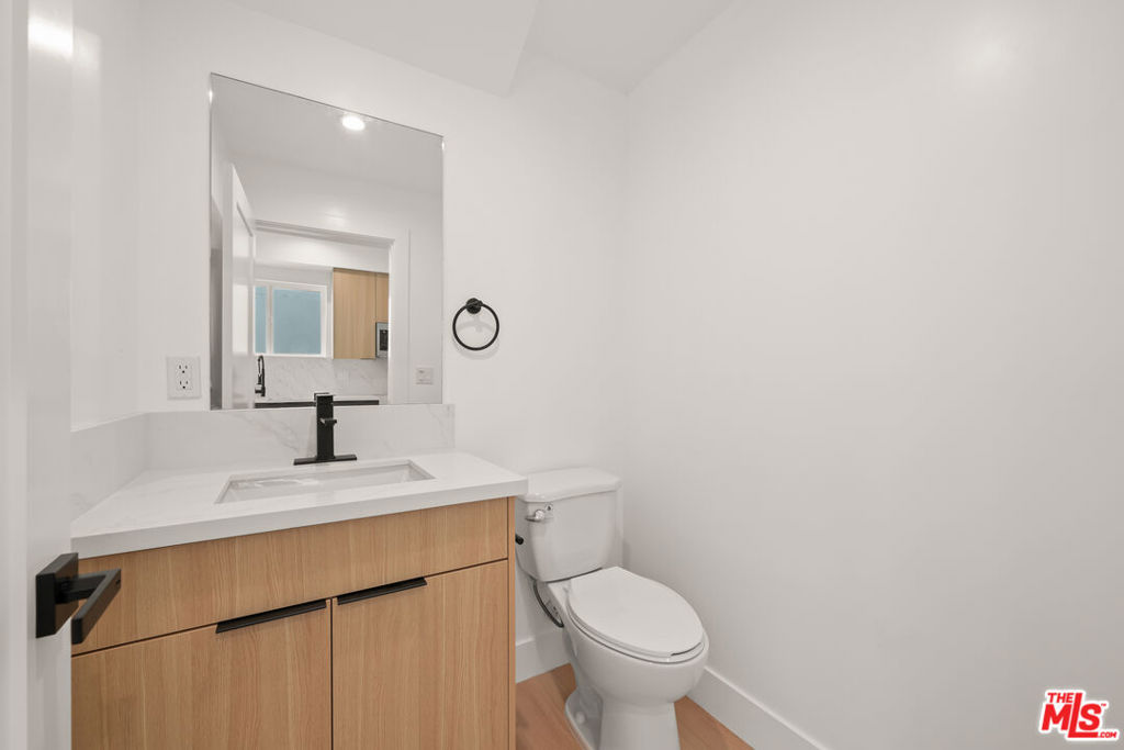 913 N Hobart Boulevard Property Photo 71