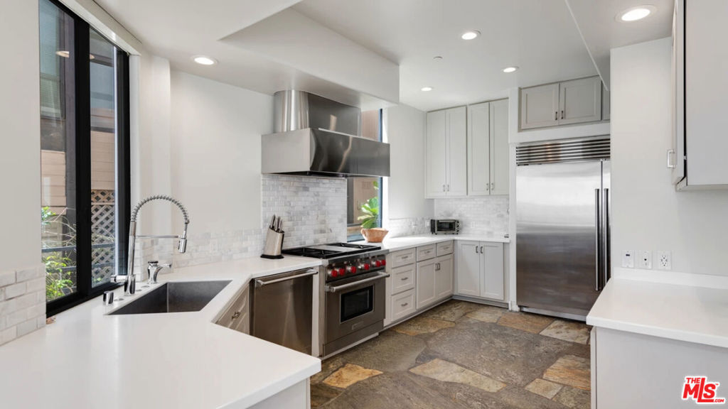 25252 Malibu Road Upper Unit Property Photo 6
