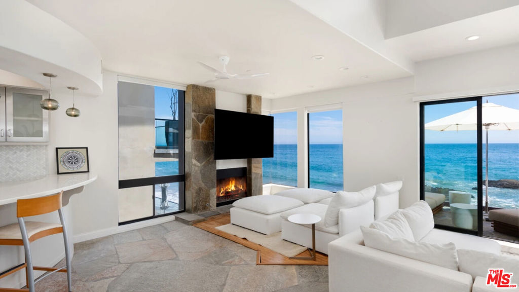 25252 Malibu Road Upper Unit Property Photo 10