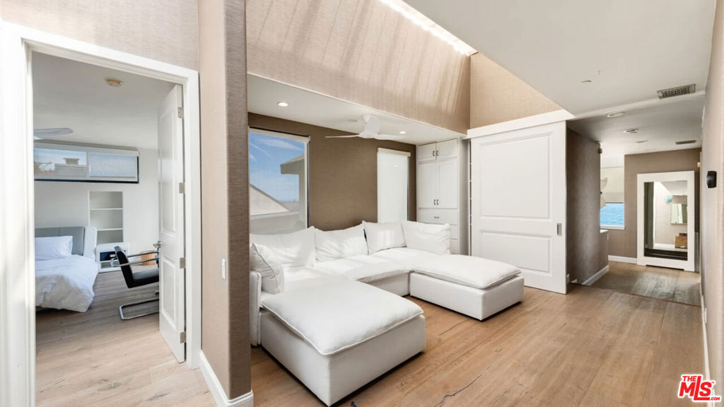 25252 Malibu Road Upper Unit Property Photo 16